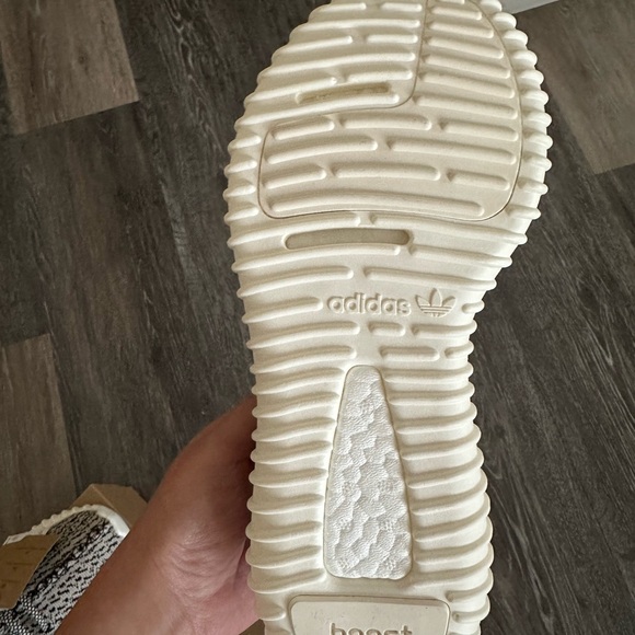Yeezy Boost 350 Turtle Dove - Picture 7 of 8